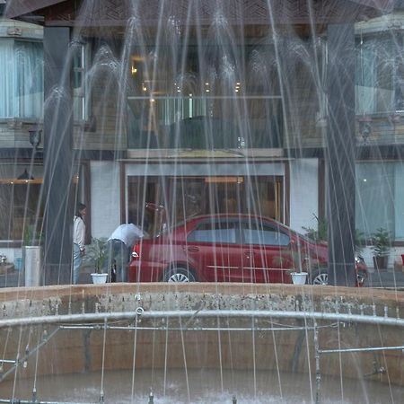 The Chinar Srinagar Hotel Eksteriør billede
