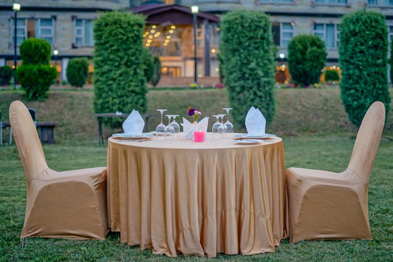 The Chinar Srinagar Hotel Eksteriør billede