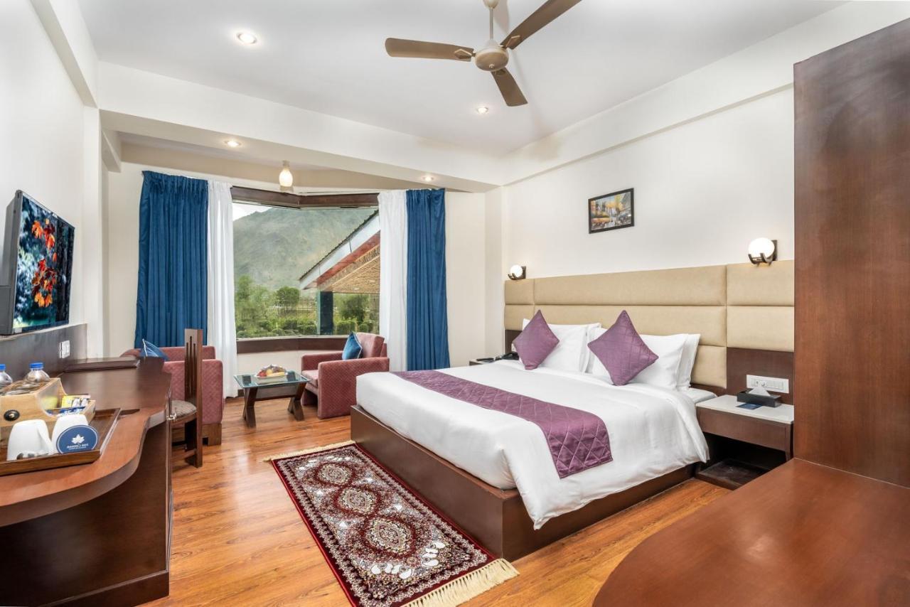 The Chinar Srinagar Hotel Eksteriør billede